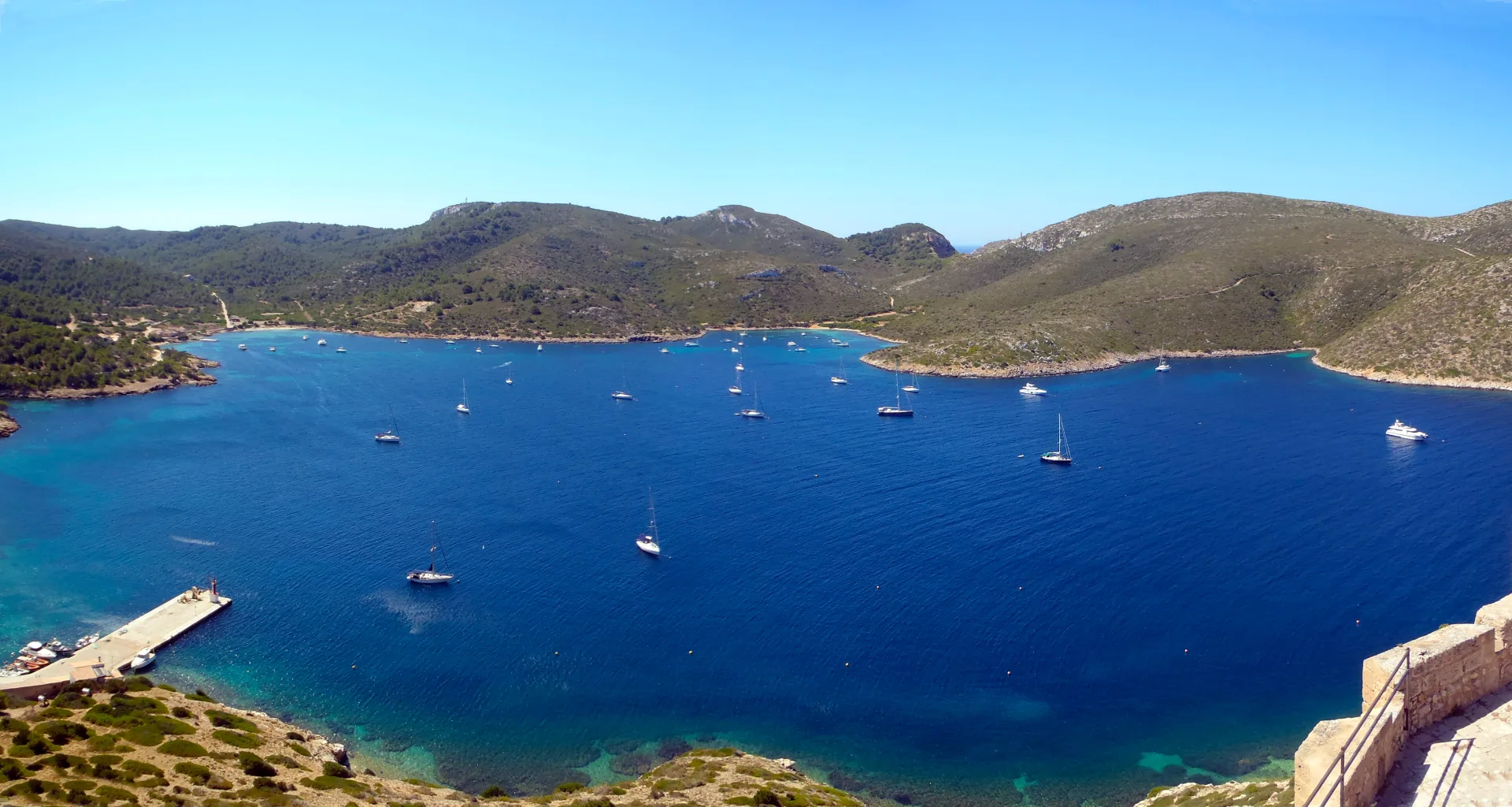 Puerto de la isla de Cabrera, a 10 km al sur de Colonia de Sant Jordi