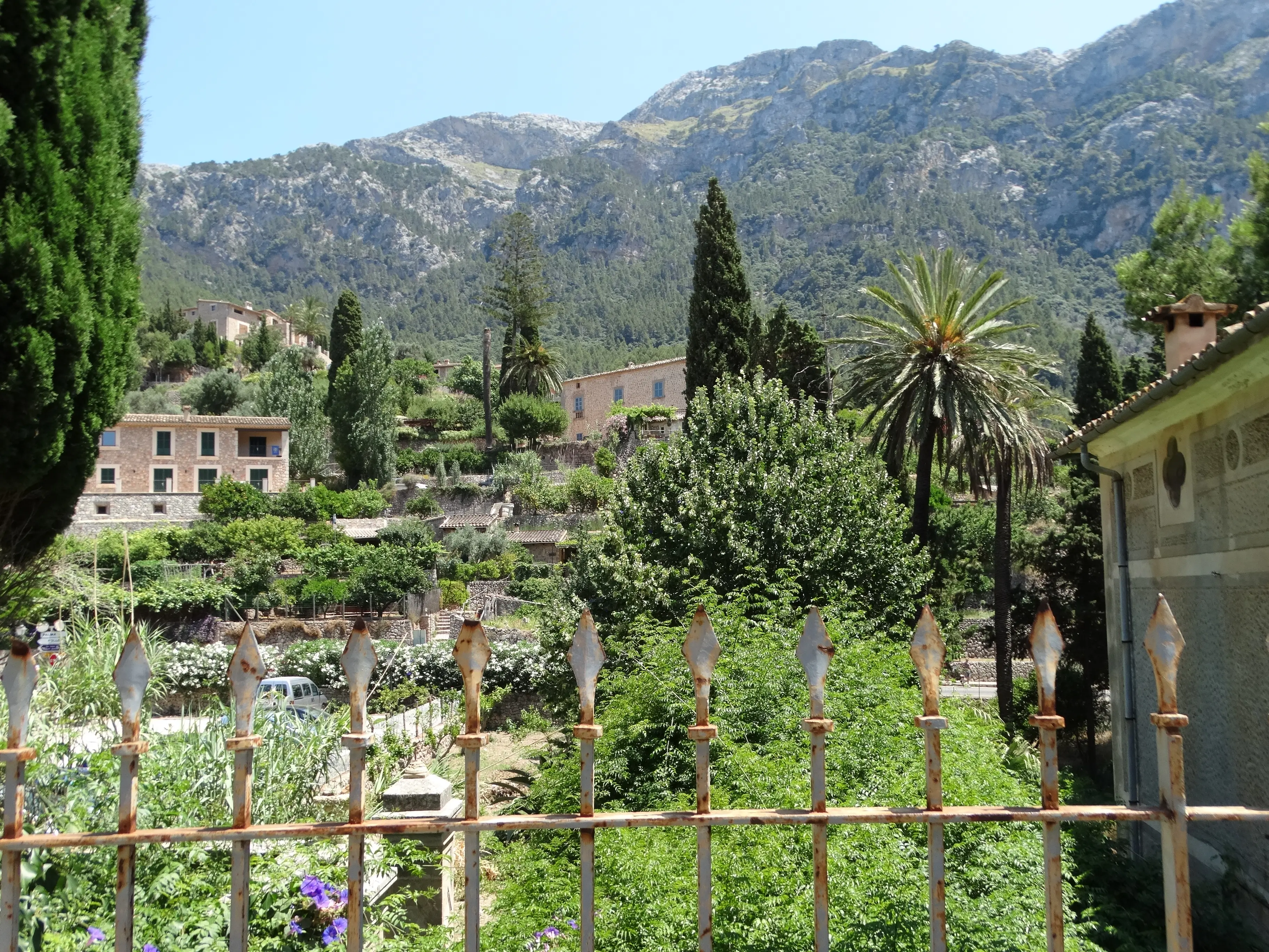 El hermoso pueblo costero de Deià