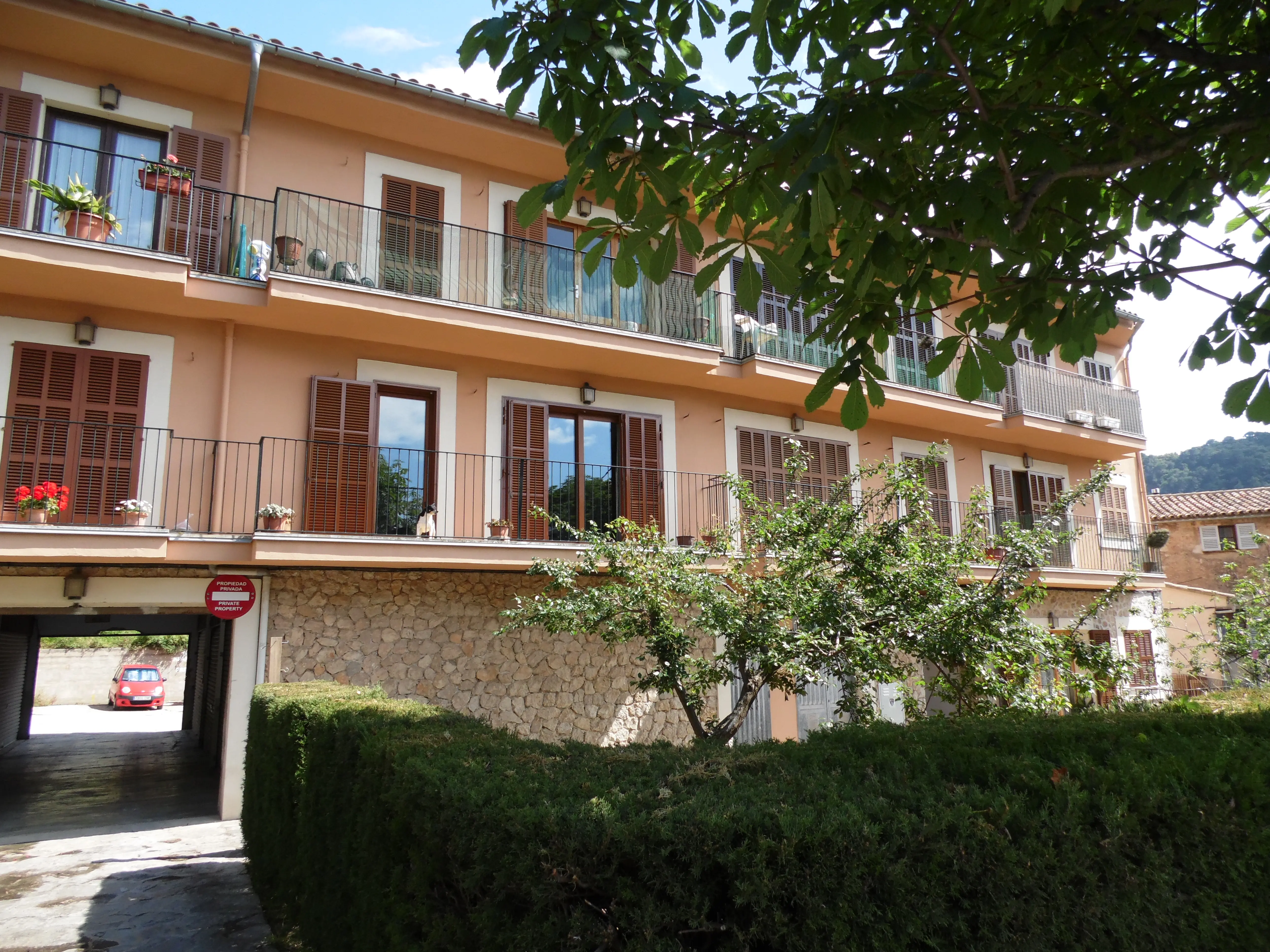 Arquitectura tradicional y tiendas en Valldemossa